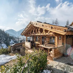 alpe-chalets-goldener-hirsch.innsbruckaustriahotels.com/
